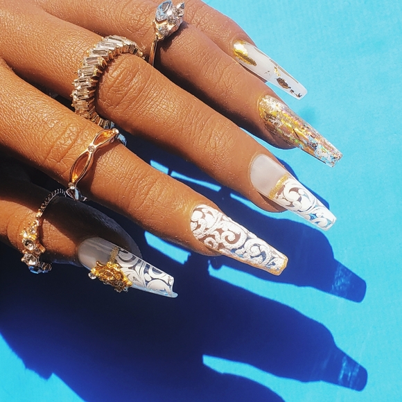 **Royalty** White and Gold Press on Nails - Picture 2 of 6